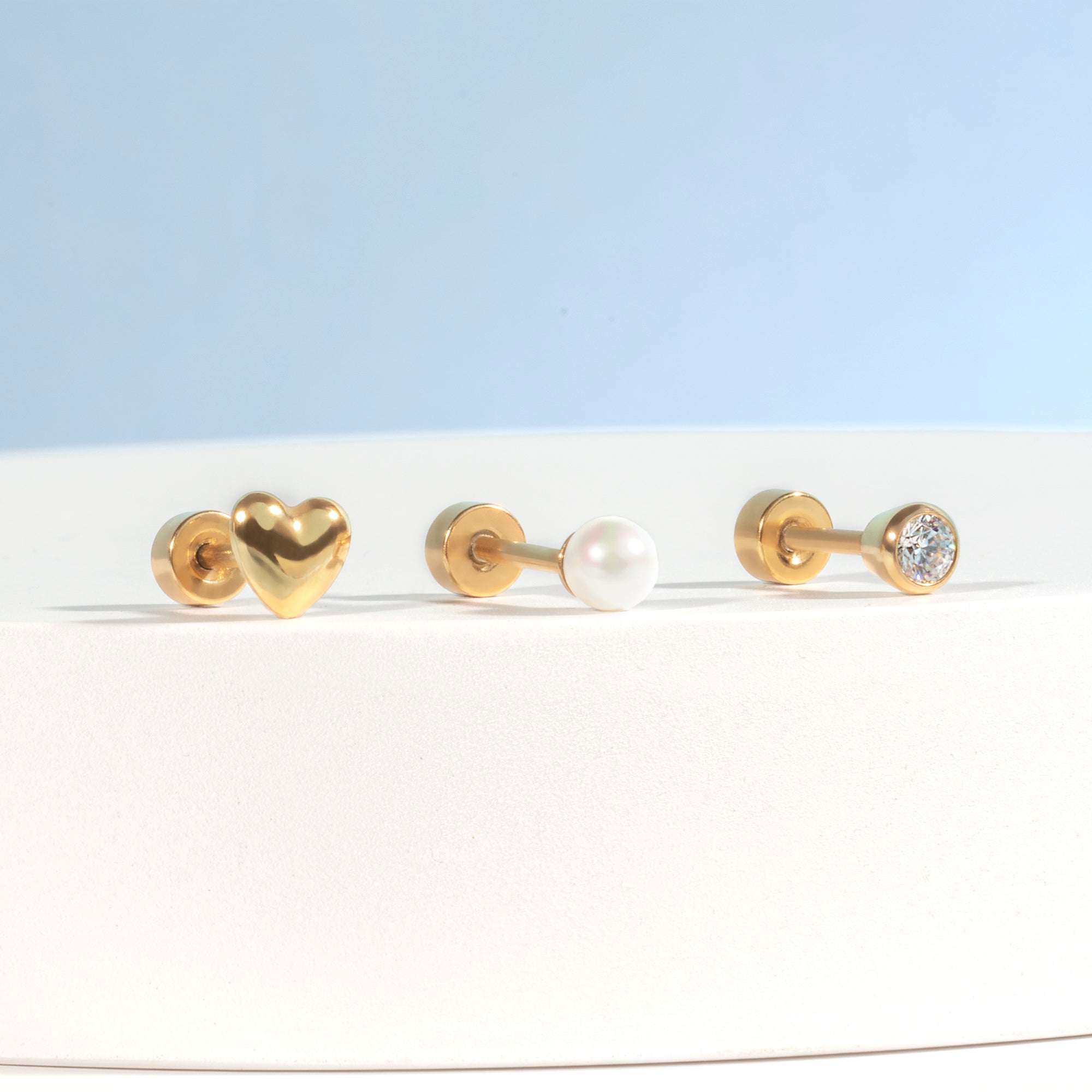 Les boucles d'oreilles les plus confortables avec fermoir vis plat parfaites pour enfants ou oreilles sensibles en acier chirurgical résistant à l'eau Mia Bijoux